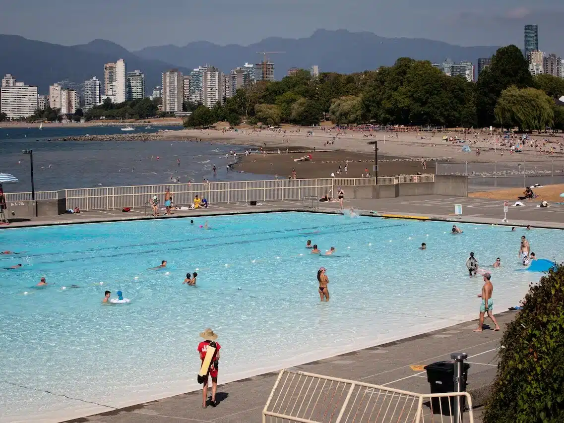 Les règles vestimentaires à respecter dans les piscines publiques