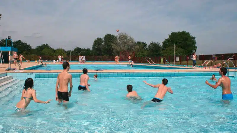 Les règles vestimentaires à respecter dans les piscines publiques